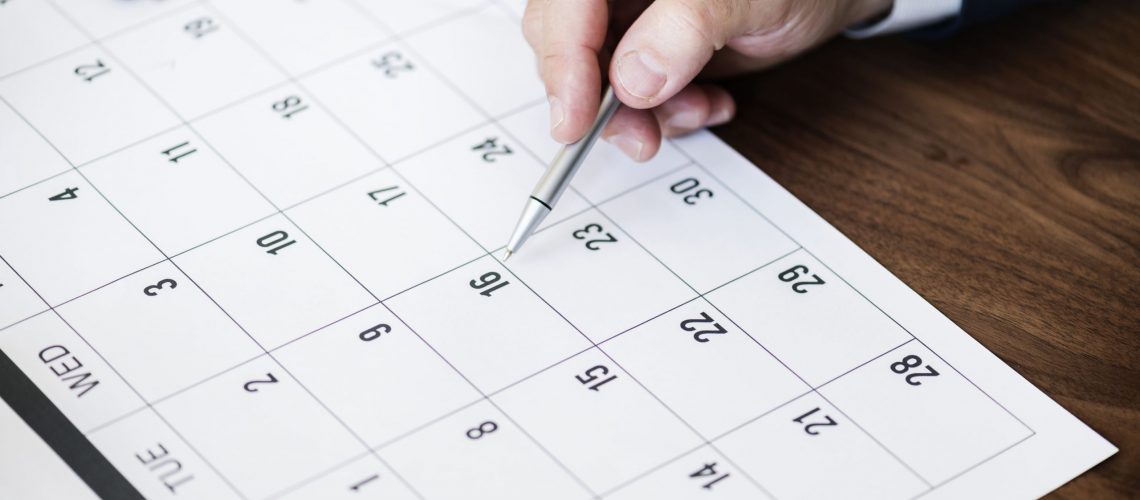 businessman-marking-calendar-appointment(1)